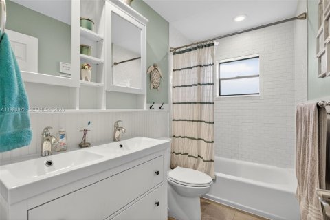 House in Deerfield Beach, Florida 4 bedrooms, 157.56 sq.m. № 2067436 - photo 17