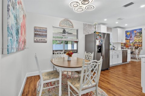 House in Deerfield Beach, Florida 4 bedrooms, 157.56 sq.m. № 2067436 - photo 8