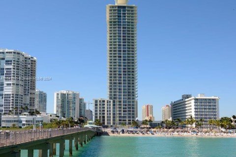 Copropriété à louer à Sunny Isles Beach, Floride: 2 chambres, 117.61 m2 № 1865642 - photo 1