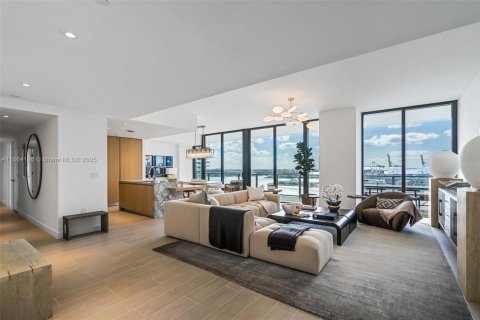 Купить кондоминиум в Майами-Бич, Флорида 3 спальни, 184.97м2, № 1957755 - фото 1