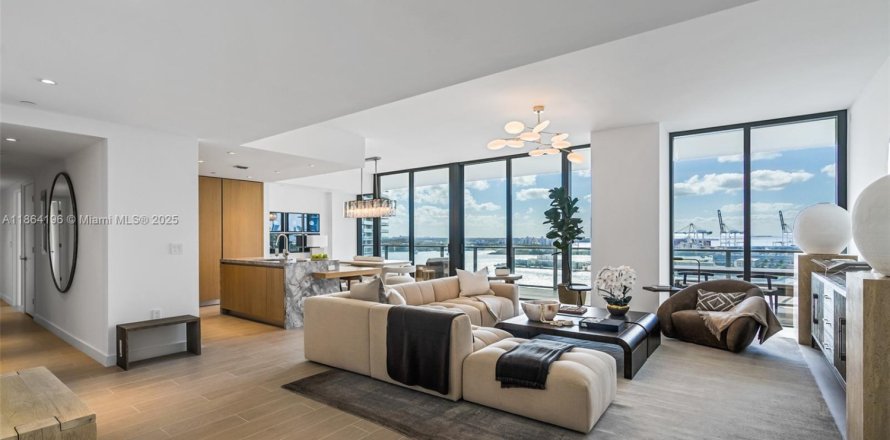 Кондоминиум с 3 спальнями в Майами-Бич, Флорида № 1957755