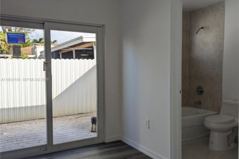 Снять в аренду коммерческую недвижимость в Опа-Локка, Флорида 23.23м2, № 2006563 - фото 5