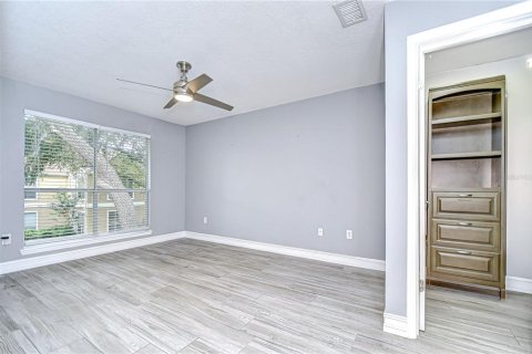 Condo in Tampa, Florida, 3 bedrooms  № 1810665 - photo 15