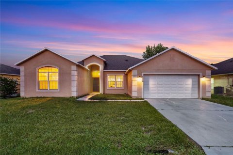 House in Kissimmee, Florida 4 bedrooms, 214.42 sq.m. № 2358572