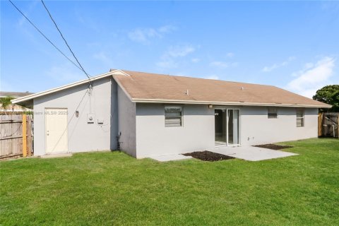 Снять в аренду виллу или дом в Бойнтон-Бич, Флорида 3 спальни, 124.58м2, № 1965175 - фото 15