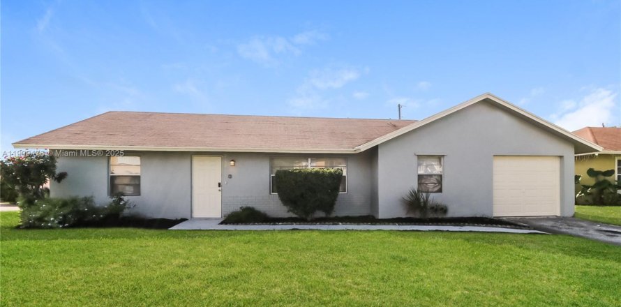 Дом в Бойнтон-Бич, Флорида 3 спальни, 124.58м2 № 1965175