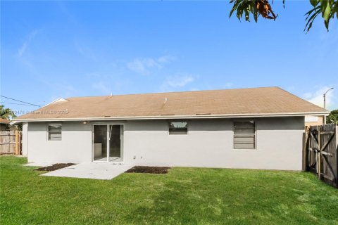 Снять в аренду виллу или дом в Бойнтон-Бич, Флорида 3 спальни, 124.58м2, № 1965175 - фото 14