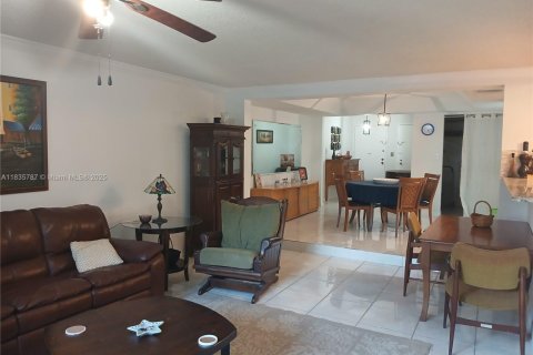 Condo in Lauderhill, Florida, 2 bedrooms  № 1818610 - photo 8