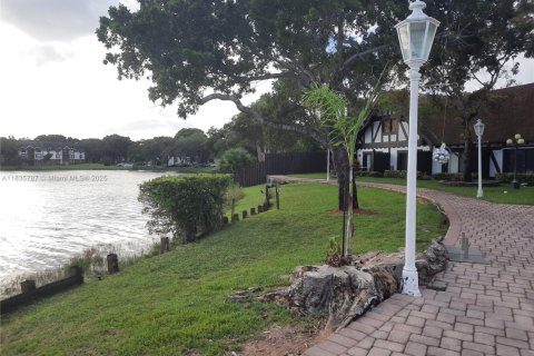 Condo in Lauderhill, Florida, 2 bedrooms  № 1818610 - photo 29