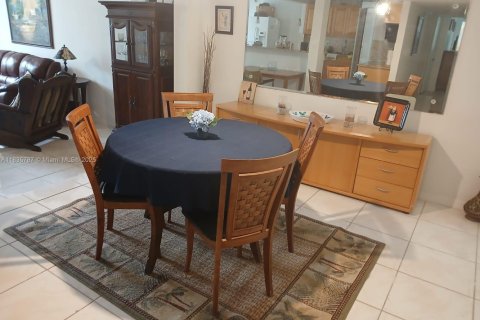 Condo in Lauderhill, Florida, 2 bedrooms  № 1818610 - photo 11