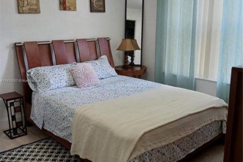 Condo in Lauderhill, Florida, 2 bedrooms  № 1818610 - photo 17