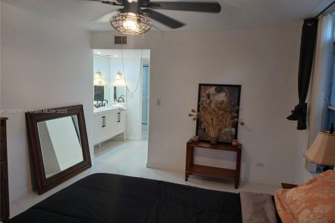 Condo in Lauderhill, Florida, 2 bedrooms  № 1818610 - photo 13