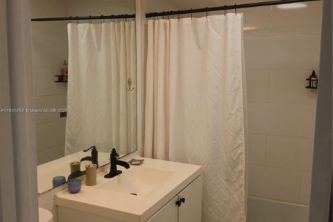 Condo in Lauderhill, Florida, 2 bedrooms  № 1818610 - photo 20