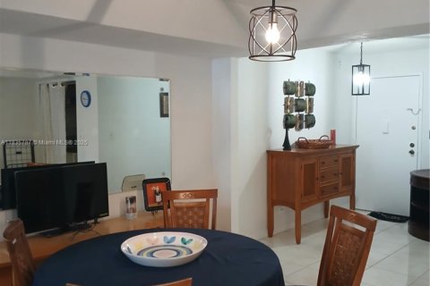 Condo in Lauderhill, Florida, 2 bedrooms  № 1818610 - photo 7