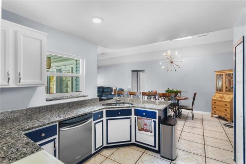 Casa en venta en Kissimmee, Florida, 3 dormitorios, 157 m2 № 1733139 - foto 8