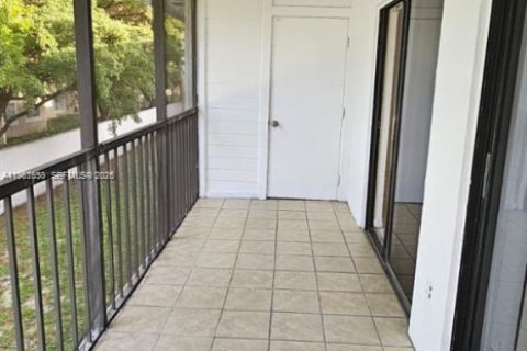 Copropriété à vendre à Hialeah, Floride: 2 chambres, 80.82 m2 № 2023399 - photo 3