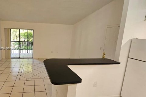 Copropriété à vendre à Hialeah, Floride: 2 chambres, 80.82 m2 № 2023399 - photo 6