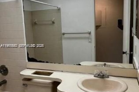 Copropriété à vendre à Hialeah, Floride: 2 chambres, 80.82 m2 № 2023399 - photo 4