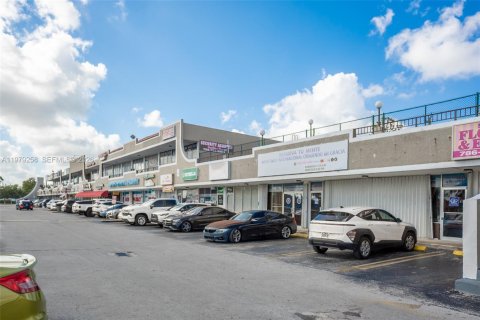 Commercial property in Miami, Florida № 2158593 - photo 4