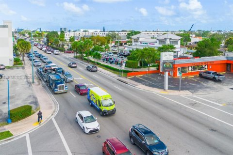 Commercial property in Miami, Florida № 2158593 - photo 8