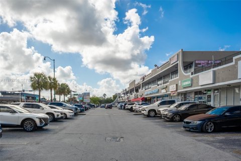 Commercial property in Miami, Florida № 2158593 - photo 3