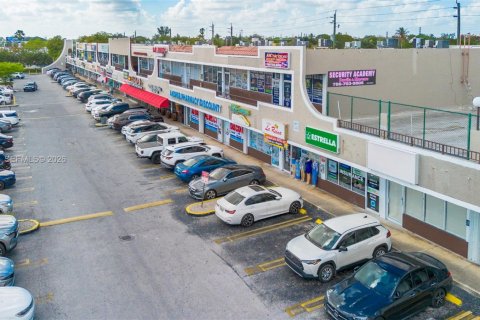 Commercial property in Miami, Florida № 2158593 - photo 16