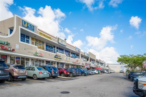 Commercial property in Miami, Florida № 2158593 - photo 15