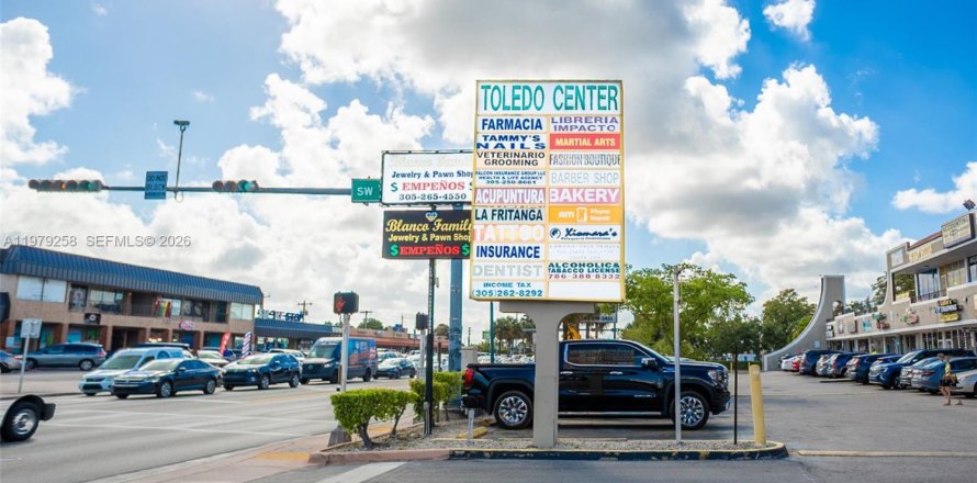 Commercial property in Miami, Florida № 2158593