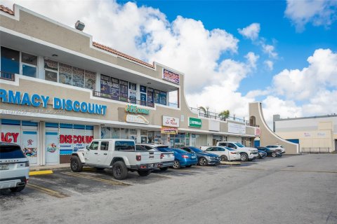 Commercial property in Miami, Florida № 2158593 - photo 2