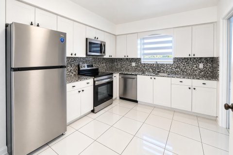 Appartement à louer à Hollywood, Floride: 3 chambres, 157.93 m2 № 2366357 - photo 2
