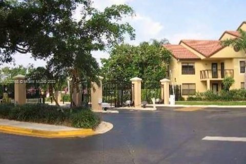 Condo in Pompano Beach, Florida, 1 bedroom № 1937640 - photo 16