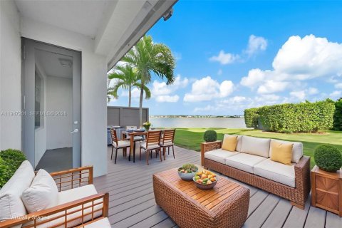 Townhouse in Miami Lakes, Florida 3 bedrooms, 147.53 sq.m. № 2003307 - photo 3