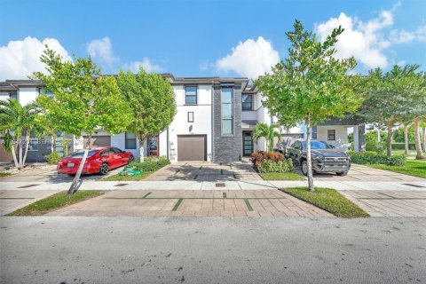 Townhouse in Miami Lakes, Florida 3 bedrooms, 147.53 sq.m. № 2003307 - photo 11