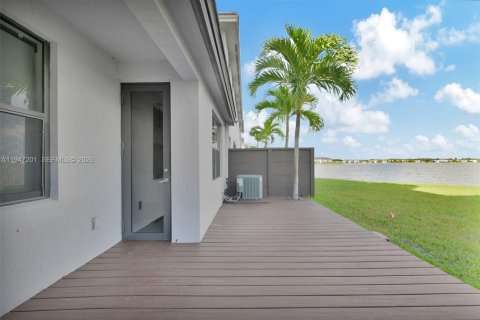 Townhouse in Miami Lakes, Florida 3 bedrooms, 147.53 sq.m. № 2003307 - photo 21