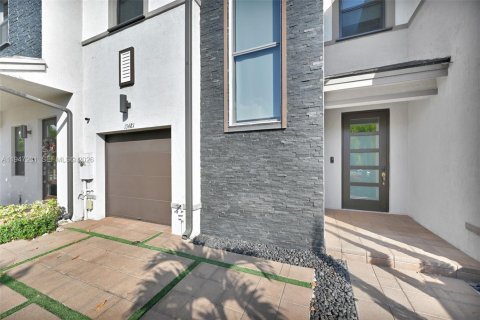 Townhouse in Miami Lakes, Florida 3 bedrooms, 147.53 sq.m. № 2003307 - photo 15