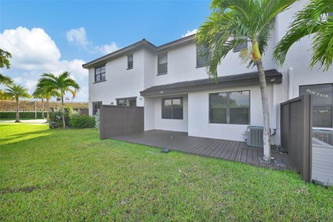 Townhouse in Miami Lakes, Florida 3 bedrooms, 147.53 sq.m. № 2003307 - photo 18