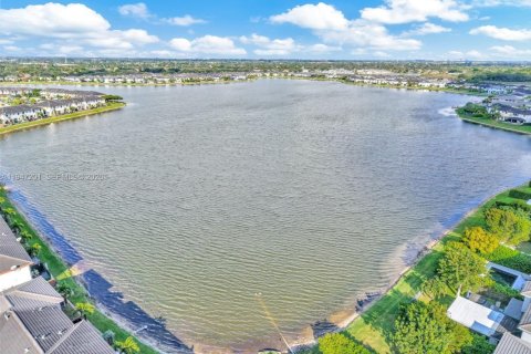 Townhouse in Miami Lakes, Florida 3 bedrooms, 147.53 sq.m. № 2003307 - photo 23