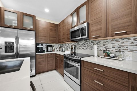 Townhouse in Miami Lakes, Florida 3 bedrooms, 147.53 sq.m. № 2003307 - photo 30