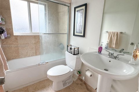 Copropriété à louer à Bay Harbor Islands, Floride: 1 chambre, 58.99 m2 № 1941355 - photo 11