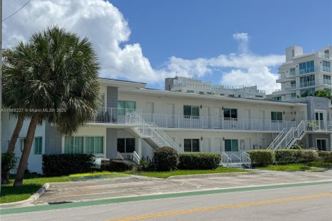Copropriété à louer à Bay Harbor Islands, Floride: 1 chambre, 58.99 m2 № 1941355 - photo 2