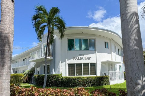 Copropriété à louer à Bay Harbor Islands, Floride: 1 chambre, 58.99 m2 № 1941355 - photo 1