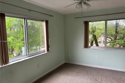 Condo in Coral Gables, Florida, 2 bedrooms № 2059612 - photo 7