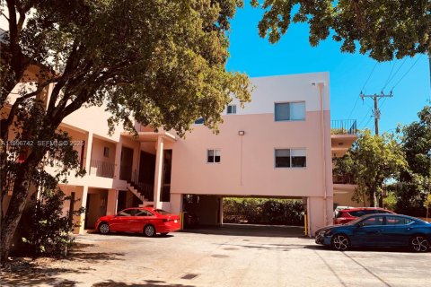 Condo in Coral Gables, Florida, 2 bedrooms  № 2059612 - photo 17