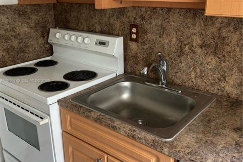 Condo in Coral Gables, Florida, 2 bedrooms № 2059612 - photo 5