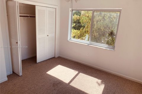 Condo in Coral Gables, Florida, 2 bedrooms  № 2059612 - photo 14
