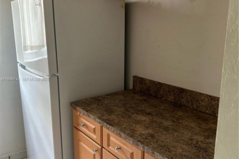 Condo in Coral Gables, Florida, 2 bedrooms № 2059612 - photo 6