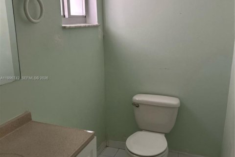 Condo in Coral Gables, Florida, 2 bedrooms № 2059612 - photo 8