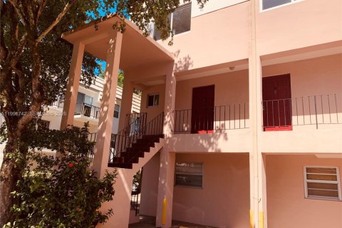 Condo in Coral Gables, Florida, 2 bedrooms  № 2059612 - photo 16