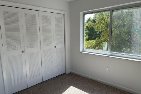 Condo in Coral Gables, Florida, 2 bedrooms  № 2059612 - photo 10