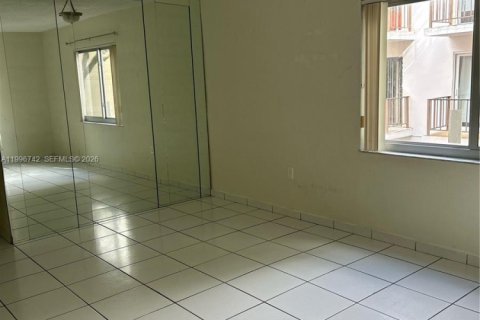 Condo in Coral Gables, Florida, 2 bedrooms № 2059612 - photo 4